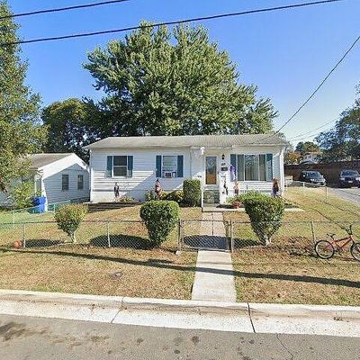 825 W 14 Th St, Front Royal, VA 22630