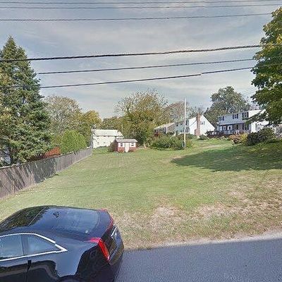 76 Bateman Ave, Newport, RI 02840