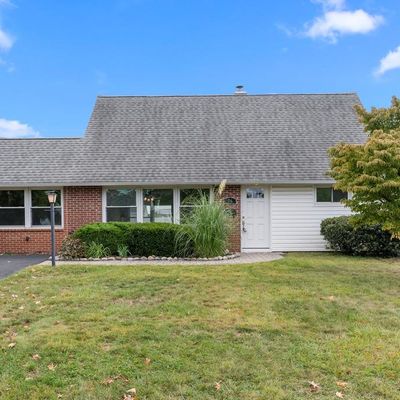 76 Cardinal Rd, Levittown, PA 19057