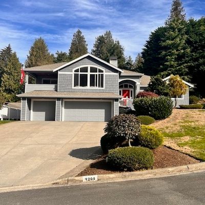 9204 Olympic View Dr, Edmonds, WA 98020