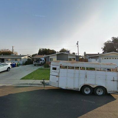 921 Mcgregor Ave, Bakersfield, CA 93308