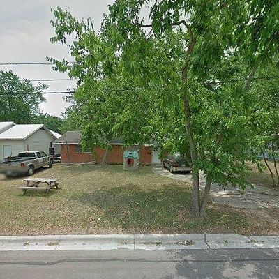 926 W Live Oak St, Lockhart, TX 78644