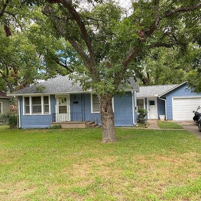 1049 S Madison St, La Grange, TX 78945