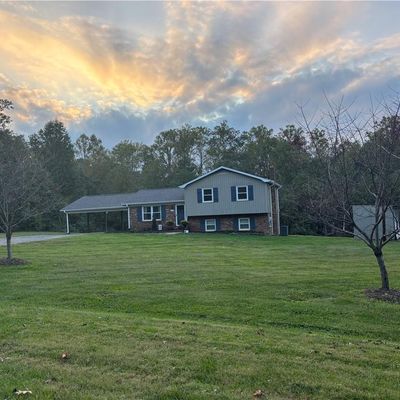 109 Lois Ln, Mount Airy, NC 27030