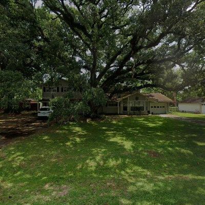 110 Willenberg St, Lake Jackson, TX 77566