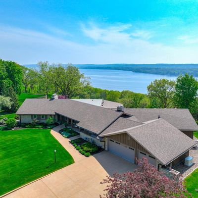 1019 Crest View Dr, Hudson, WI 54016