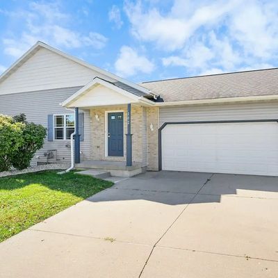 102 E Northlawn Dr, Cottage Grove, WI 53527