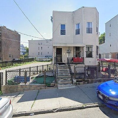 102 Oak St, Yonkers, NY 10701