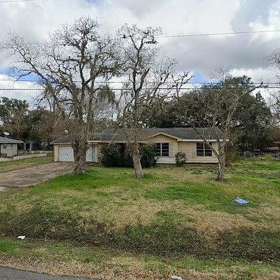 121 N Mattson St, West Columbia, TX 77486