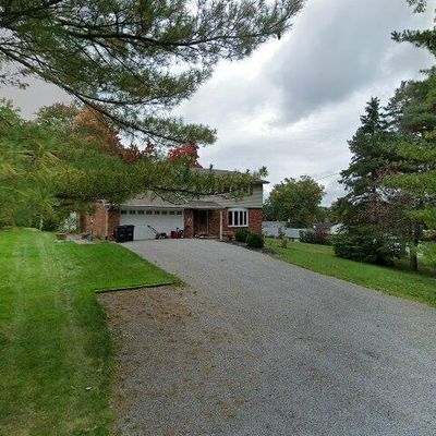 123 Evergreen Ln, Coraopolis, PA 15108