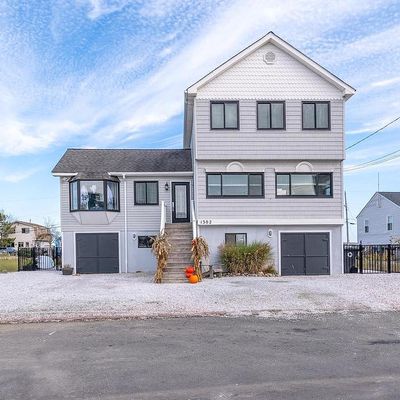 1302 E Mallard Dr, Manahawkin, NJ 08050