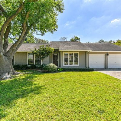 1306 Frontier Ln, Friendswood, TX 77546