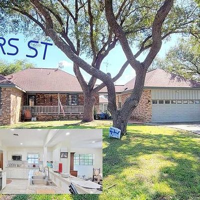 113 Sanders St, Palacios, TX 77465