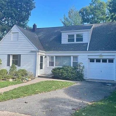 1171 E Laurelton Pkwy, Teaneck, NJ 07666