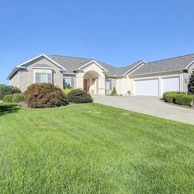 145 Moonlight Dr, Greencastle, PA 17225