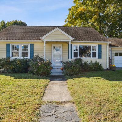 15 Nora St, Jewett City, CT 06351