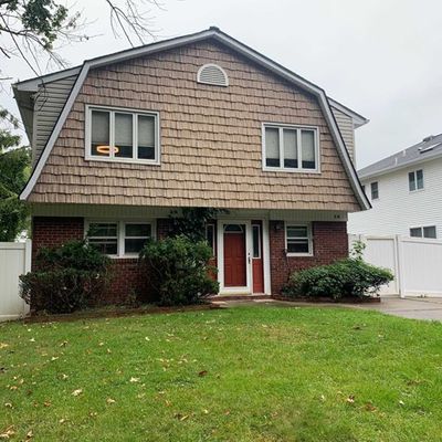 14 Redwood St, Bergenfield, NJ 07621