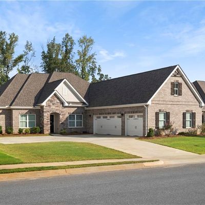 1670 Hidden Lakes Dr, Opelika, AL 36801