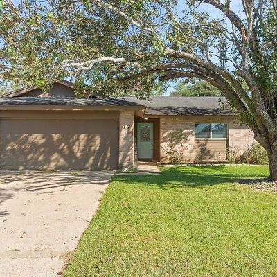 17 Lobo Ct, Angleton, TX 77515