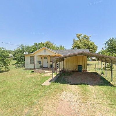 205 E Magnolia Ave, Electra, TX 76360