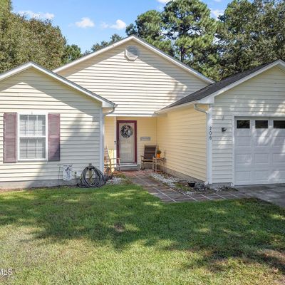 206 Blueberry Ct, Hubert, NC 28539