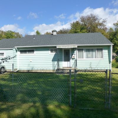 21 Maple Dr, Groton, CT 06340