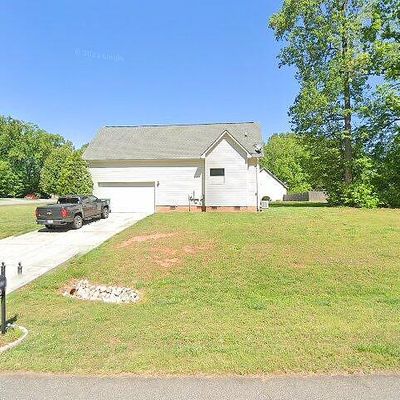 200 Autumn Gate Dr, Reidsville, NC 27320