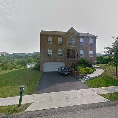 201 Redfield Dr, Oakdale, PA 15071