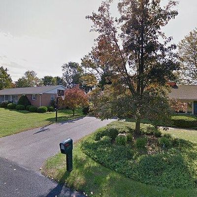 202 Sherwood Dr, Chambersburg, PA 17202