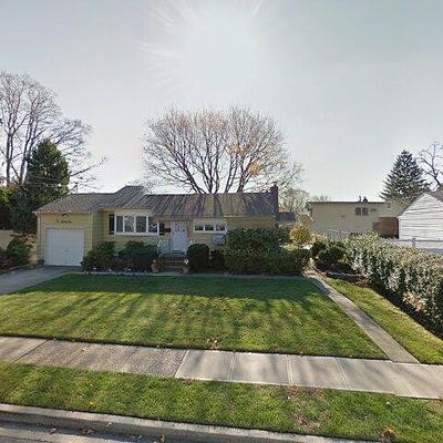 282 N Linden St, Massapequa, NY 11758