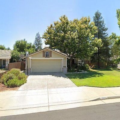 2834 Mitchell Ave, Clovis, CA 93611