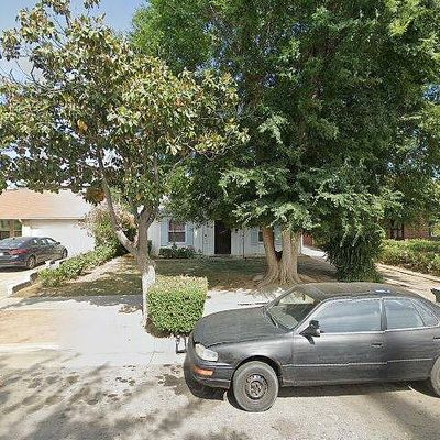 2912 N Adoline Ave, Fresno, CA 93705