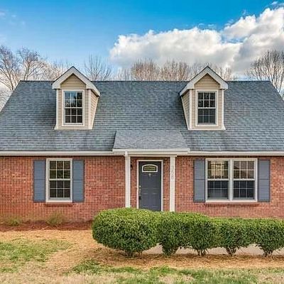 358 Randell Dr, Clarksville, TN 37042