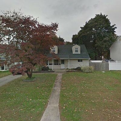 36 Spruce Rd, Pompton Lakes, NJ 07442