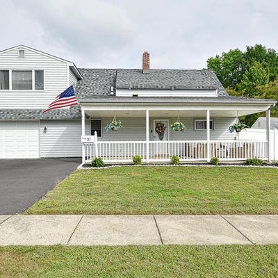 37 Goodrock Rd, Levittown, PA 19057