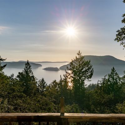 3888 Seabreeze Ln, Anacortes, WA 98221