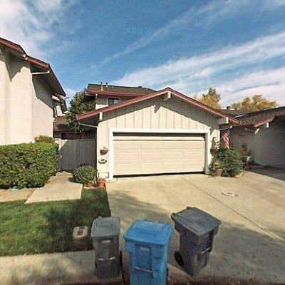 330 Donnas Ln, Hollister, CA 95023