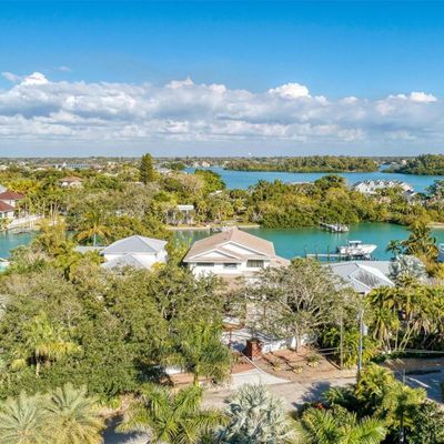 3977 Roberts Point Rd, Sarasota, FL 34242