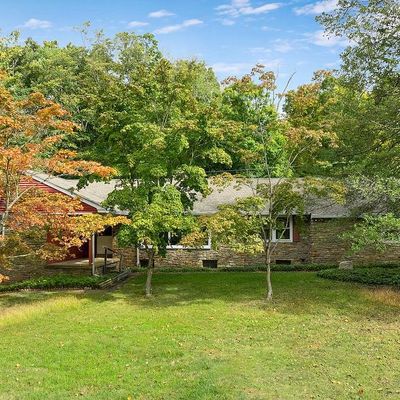 4 Valley Dr, Chalfont, PA 18914