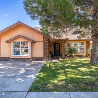 402 Augustus Rd, Las Cruces, NM 88001