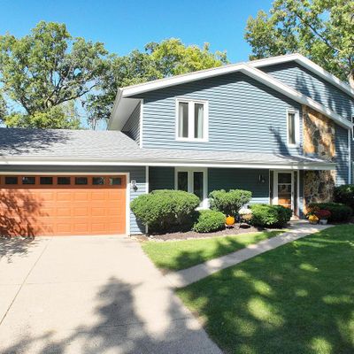 405 Prairie View Dr, North Prairie, WI 53153