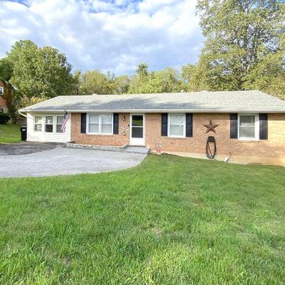 416 Crofton Dr, Vinton, VA 24179