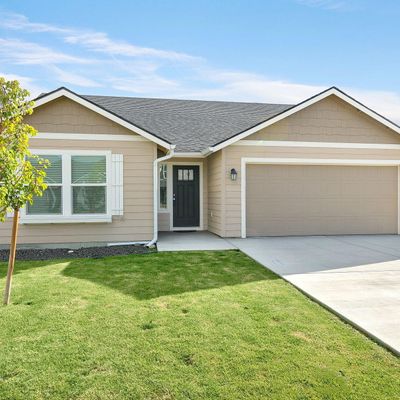 513 Lacoursiere St, Moxee, WA 98936