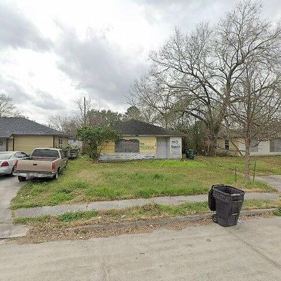 5318 Bataan Rd, Houston, TX 77033