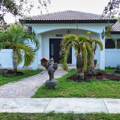 490 W 39 Th Pl, Hialeah, FL 33012