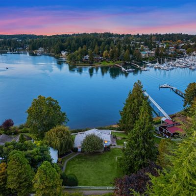 5823 Rose Loop Ne, Bainbridge Island, WA 98110