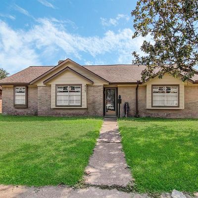 717 Yale Ln, Deer Park, TX 77536