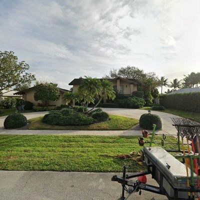 868 Country Club Dr, North Palm Beach, FL 33408