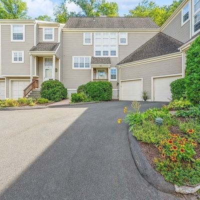 904 Foxboro Dr, Norwalk, CT 06851