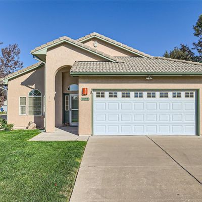 922 Walnutcrest Dr, Pueblo, CO 81005